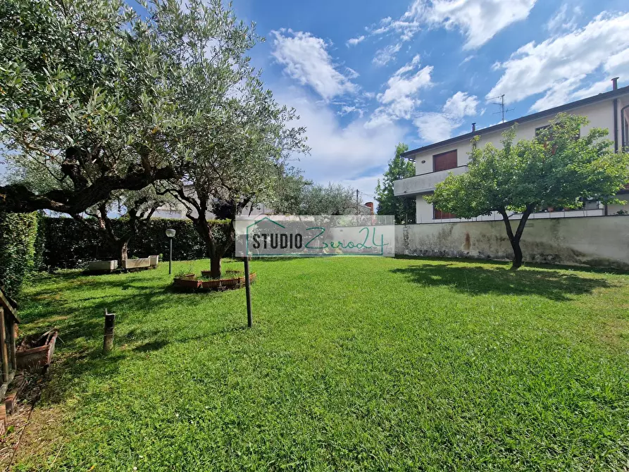 Immagine 3 di Appartamento in vendita  in Via Mincio a Camaiore