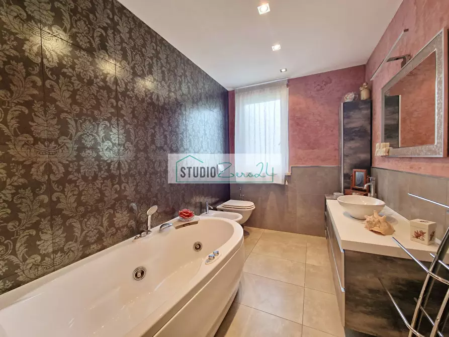 Immagine 30 di Appartamento in vendita  in Via Mincio a Camaiore