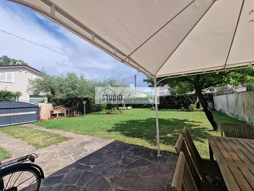 Immagine 33 di Appartamento in vendita  in Via Mincio a Camaiore