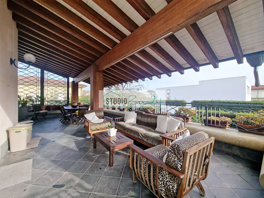 Immagine 7 di Villa in vendita  in Via garibaldi a Camaiore