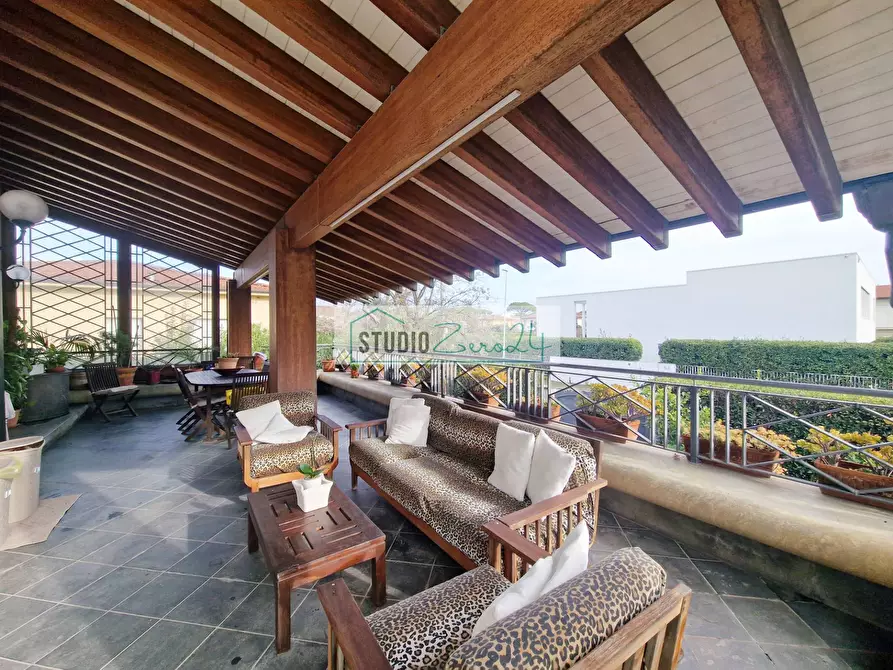 Immagine 8 di Villa in vendita  in Via garibaldi a Camaiore
