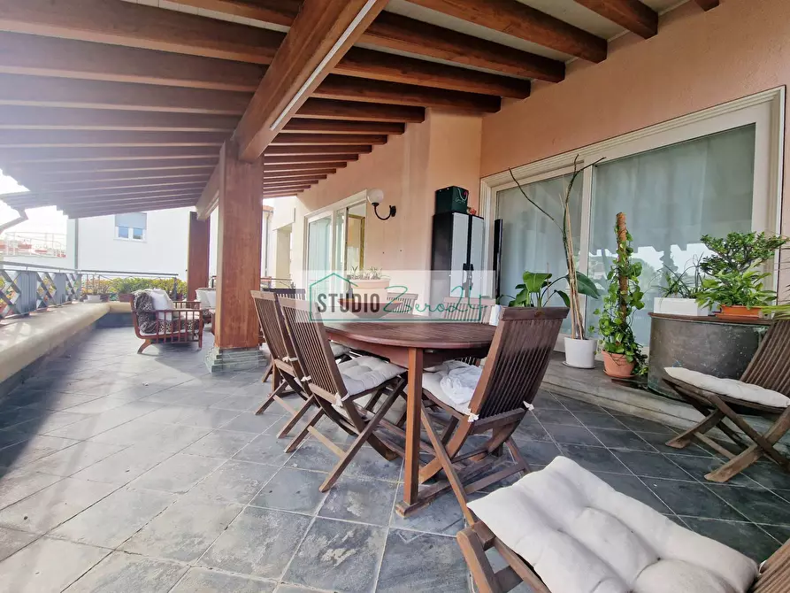 Immagine 11 di Villa in vendita  in Via garibaldi a Camaiore