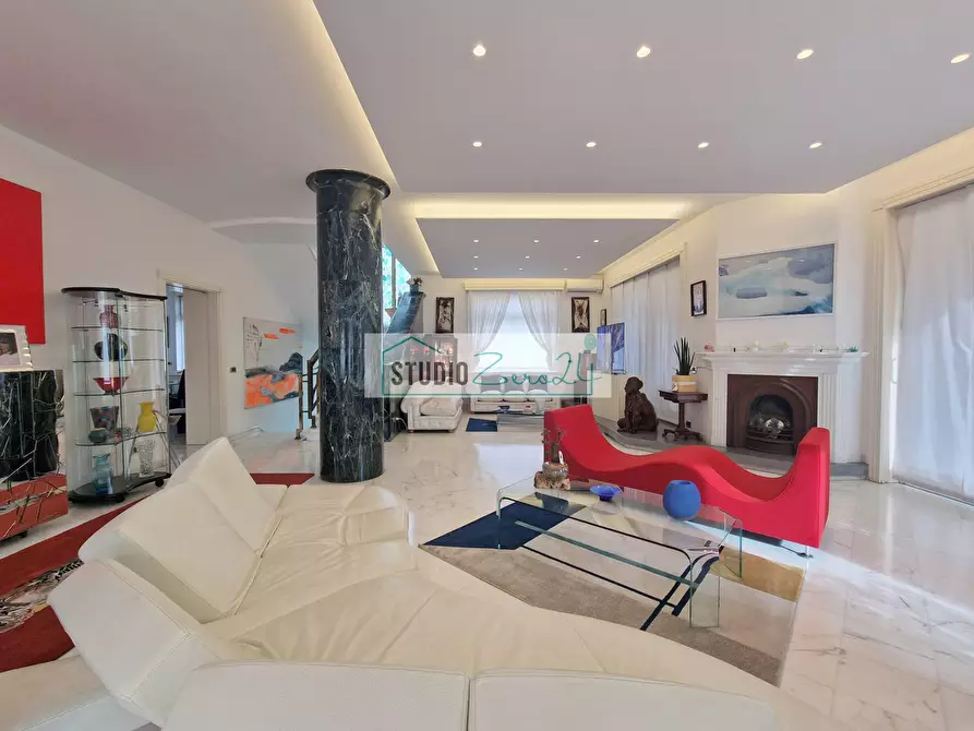 Immagine 12 di Villa in vendita  in Via garibaldi a Camaiore