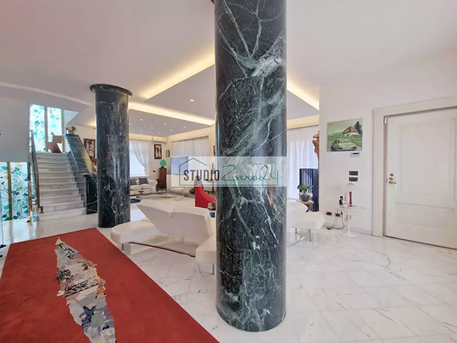 Immagine 13 di Villa in vendita  in Via garibaldi a Camaiore