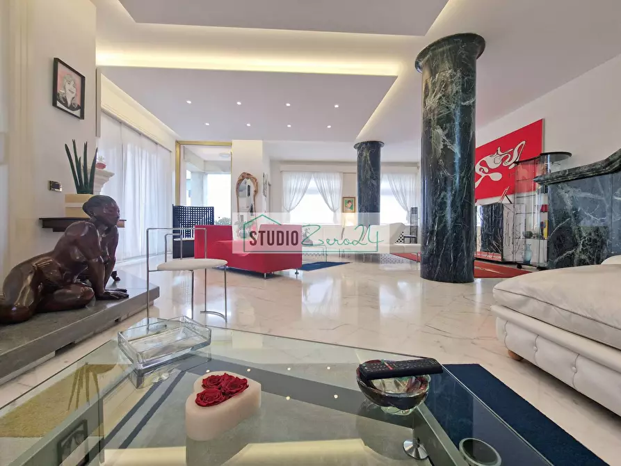 Immagine 17 di Villa in vendita  in Via garibaldi a Camaiore