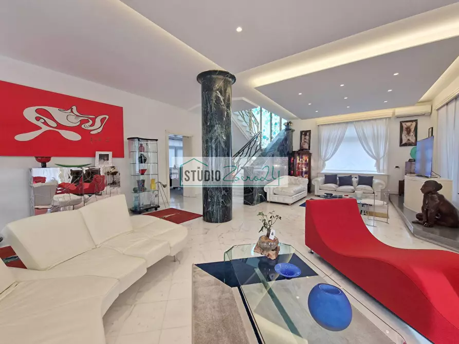 Immagine 21 di Villa in vendita  in Via garibaldi a Camaiore