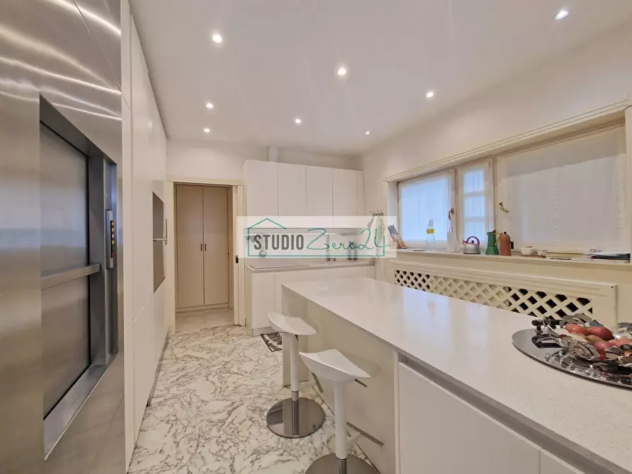 Immagine 25 di Villa in vendita  in Via garibaldi a Camaiore