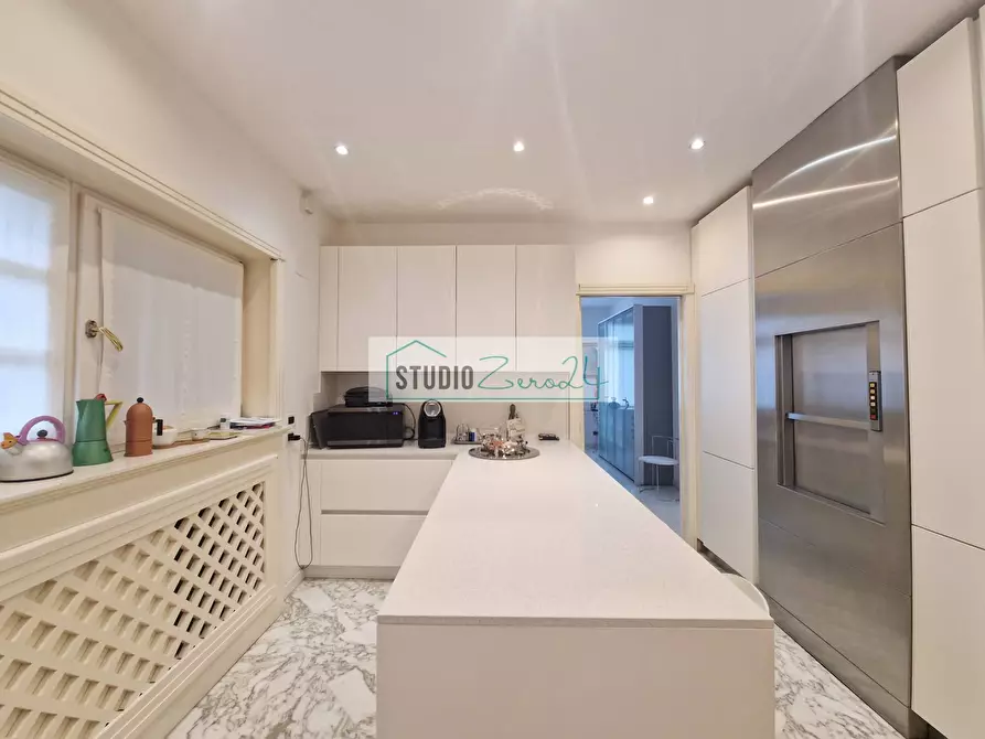 Immagine 29 di Villa in vendita  in Via garibaldi a Camaiore