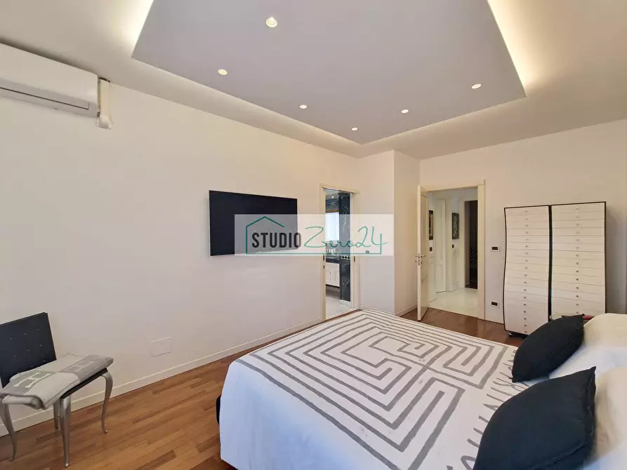 Immagine 43 di Villa in vendita  in Via garibaldi a Camaiore