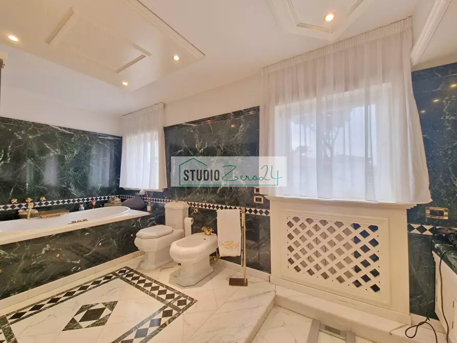 Immagine 44 di Villa in vendita  in Via garibaldi a Camaiore