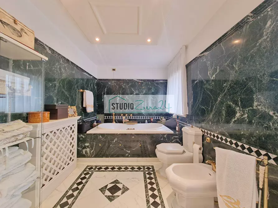 Immagine 45 di Villa in vendita  in Via garibaldi a Camaiore