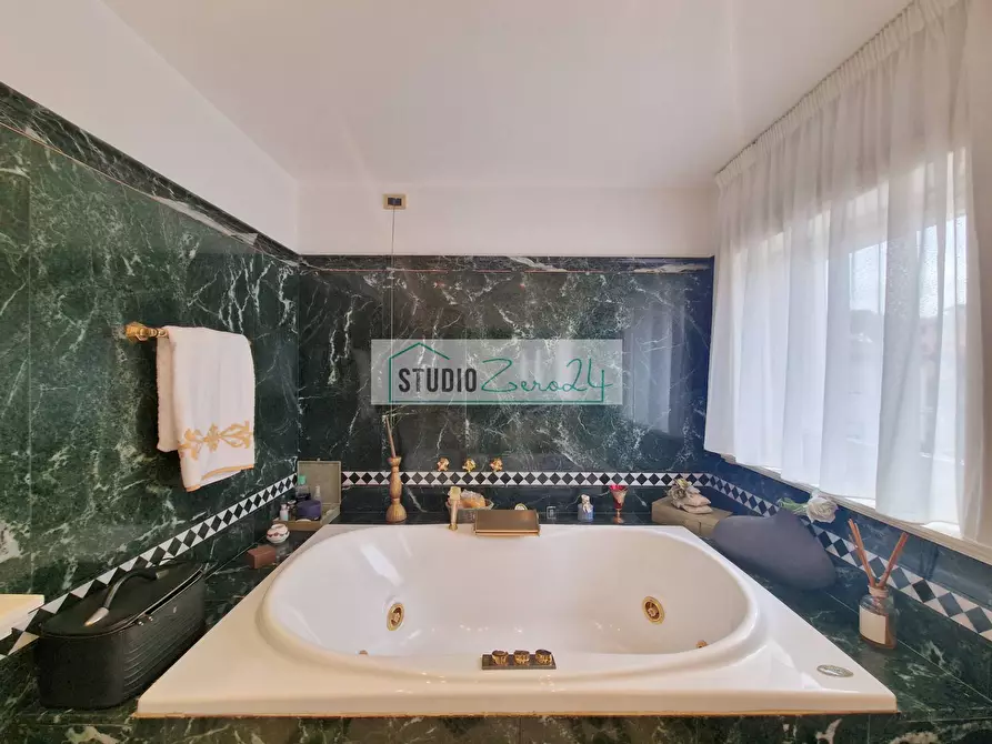 Immagine 46 di Villa in vendita  in Via garibaldi a Camaiore