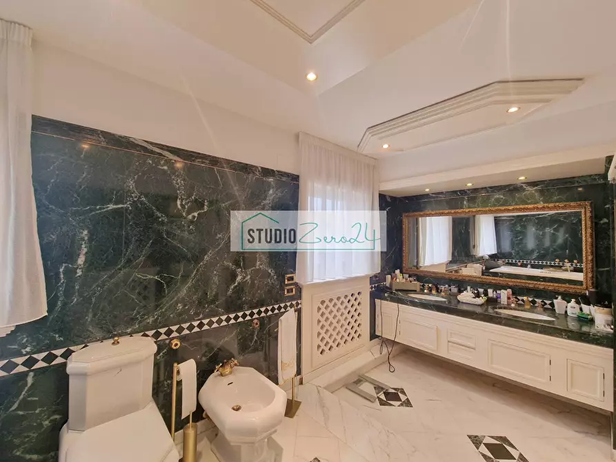 Immagine 47 di Villa in vendita  in Via garibaldi a Camaiore