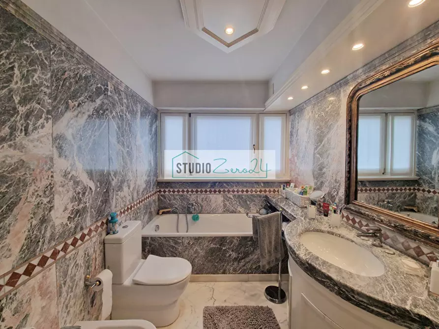 Immagine 50 di Villa in vendita  in Via garibaldi a Camaiore