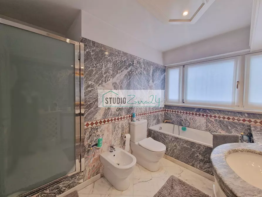 Immagine 51 di Villa in vendita  in Via garibaldi a Camaiore