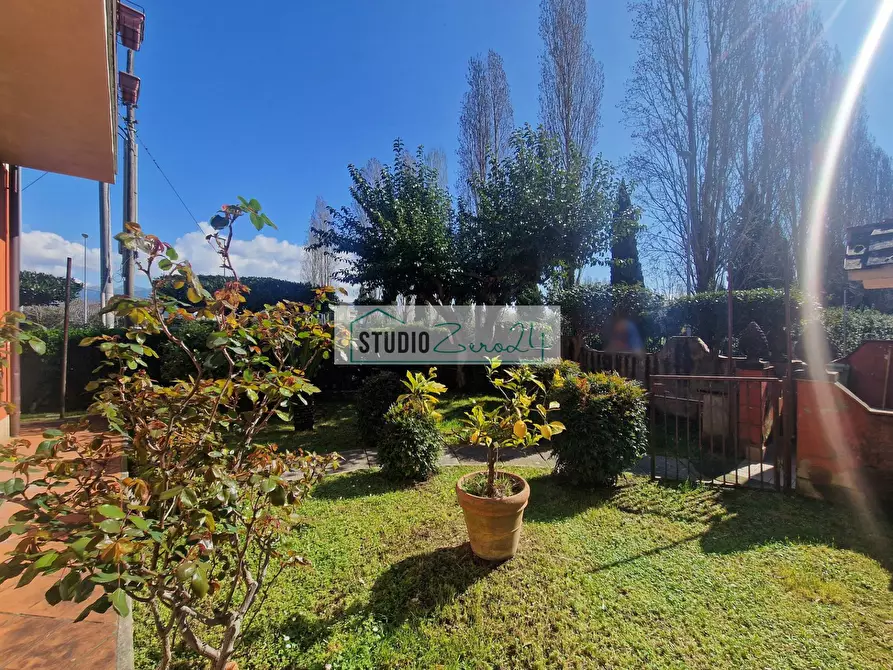 Immagine 7 di Appartamento in vendita  in Via Tulipani a Camaiore