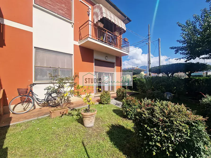 Immagine 6 di Appartamento in vendita  in Via Tulipani a Camaiore