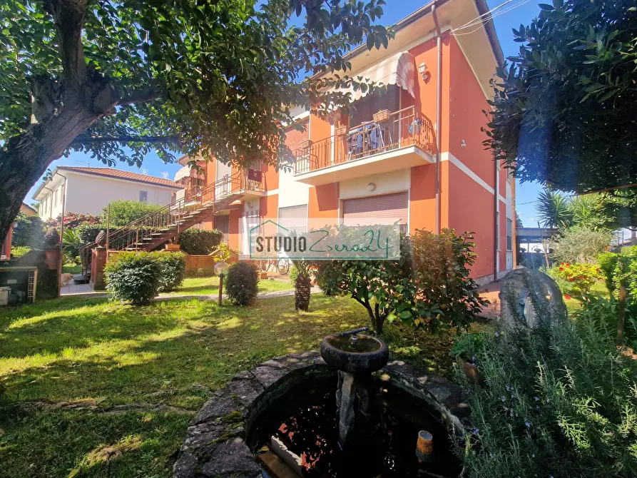 Immagine 8 di Appartamento in vendita  in Via Tulipani a Camaiore