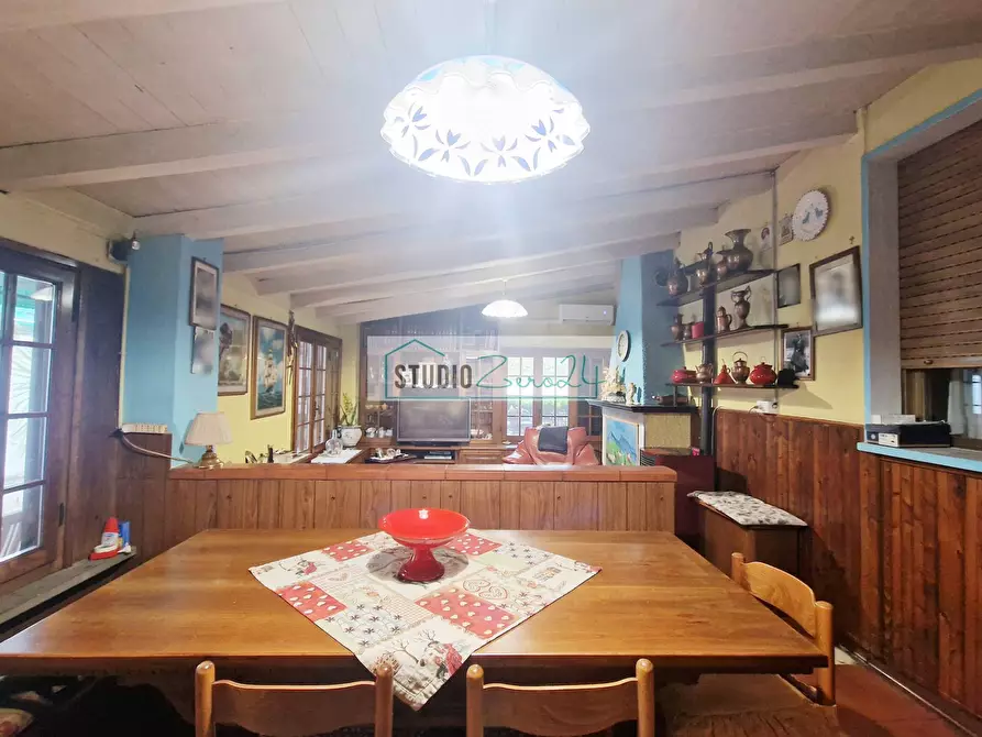 Immagine 13 di Appartamento in vendita  in Via Tulipani a Camaiore