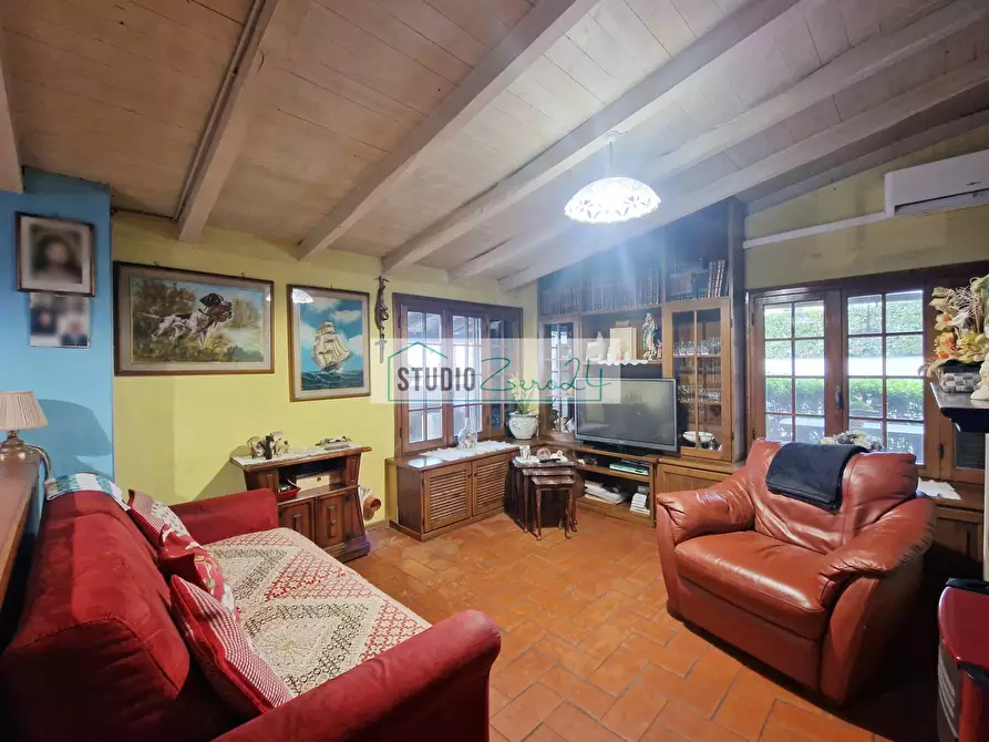 Immagine 15 di Appartamento in vendita  in Via Tulipani a Camaiore