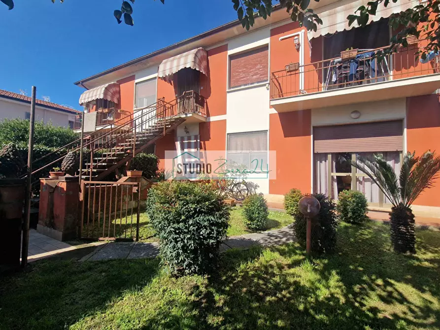 Immagine 33 di Appartamento in vendita  in Via Tulipani a Camaiore