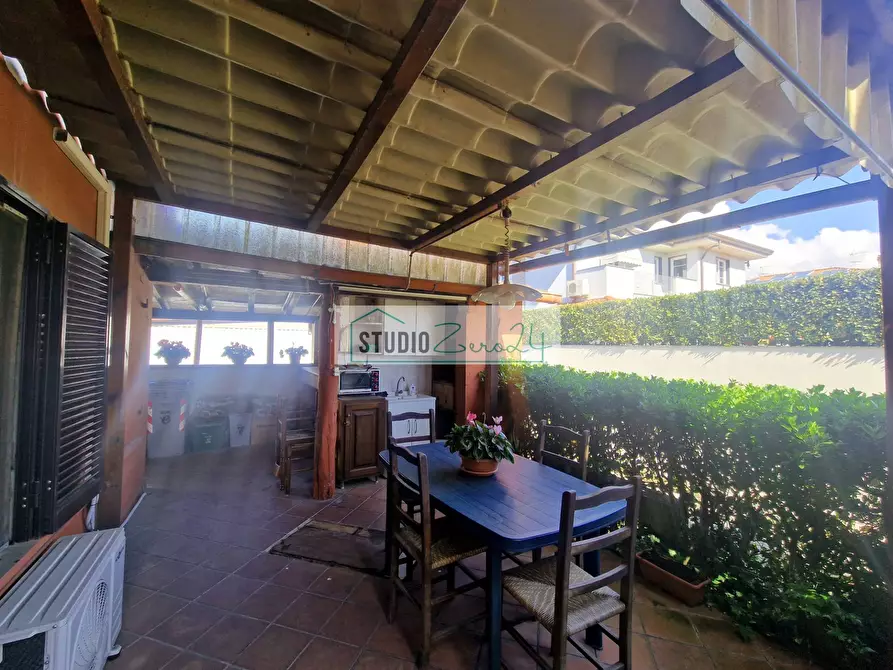 Immagine 37 di Appartamento in vendita  in Via Tulipani a Camaiore