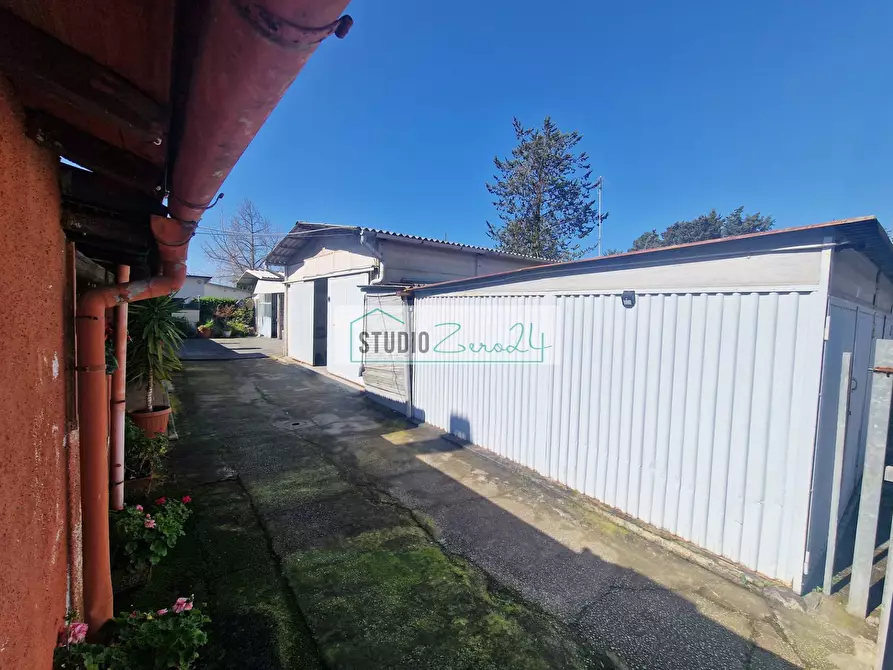 Immagine 47 di Appartamento in vendita  in Via Tulipani a Camaiore