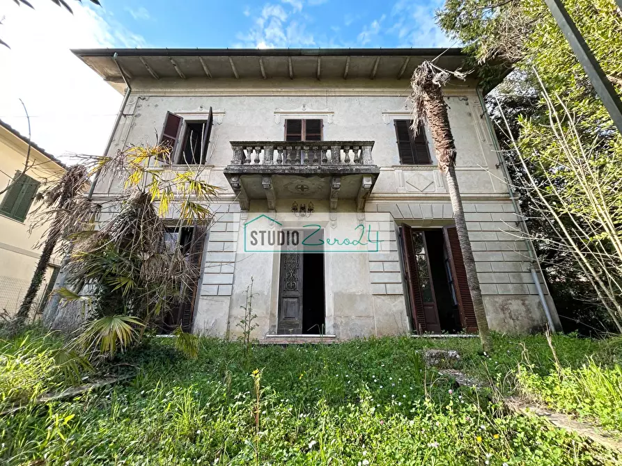 Immagine 1 di Villa in vendita  in via della costa 50 a Camaiore