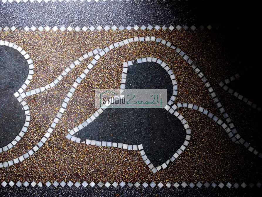 Immagine 5 di Villa in vendita  in via della costa 50 a Camaiore