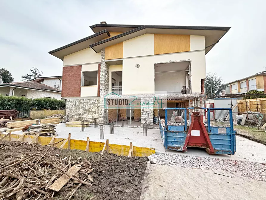 Immagine 1 di Casa semindipendente in vendita  a Camaiore