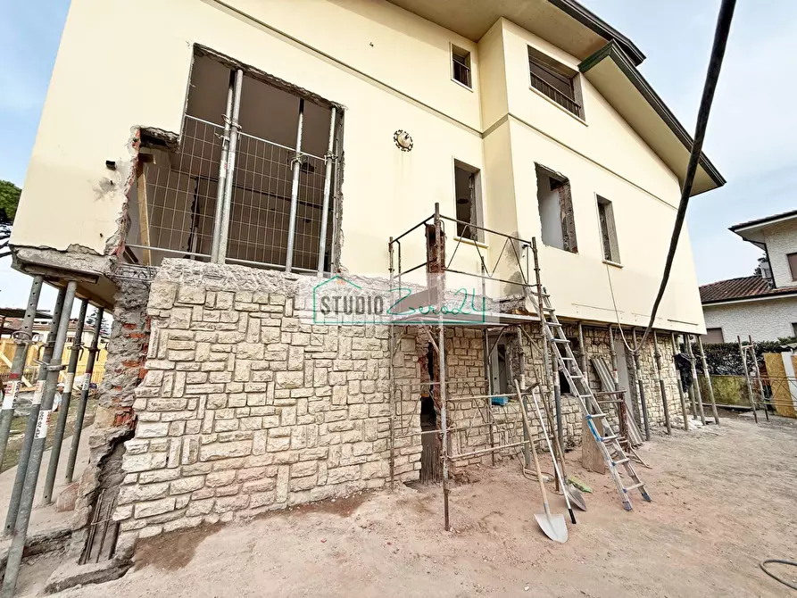 Immagine 2 di Casa semindipendente in vendita  a Camaiore