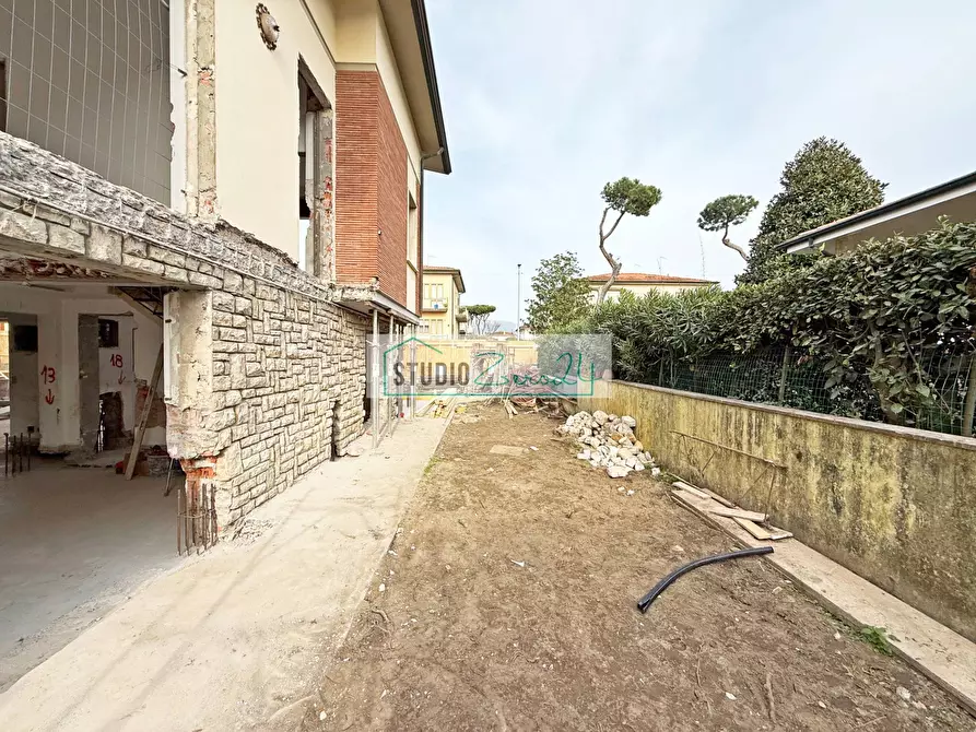 Immagine 4 di Casa semindipendente in vendita  a Camaiore