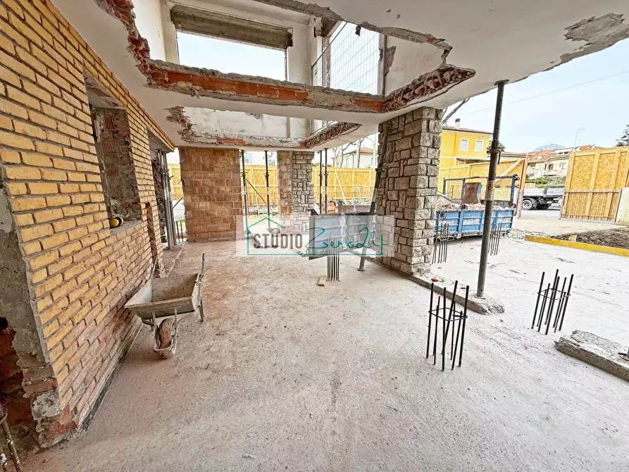 Immagine 9 di Casa semindipendente in vendita  a Camaiore