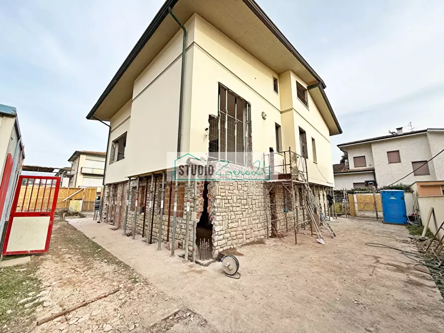 Immagine 1 di Casa semindipendente in vendita  a Camaiore