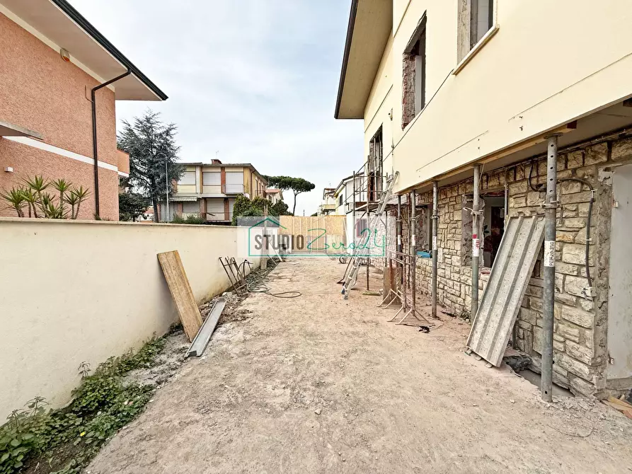 Immagine 4 di Casa semindipendente in vendita  a Camaiore