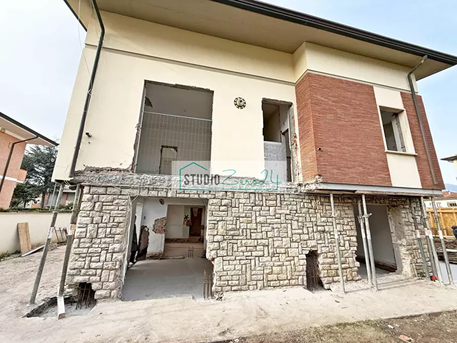 Immagine 5 di Casa semindipendente in vendita  a Camaiore