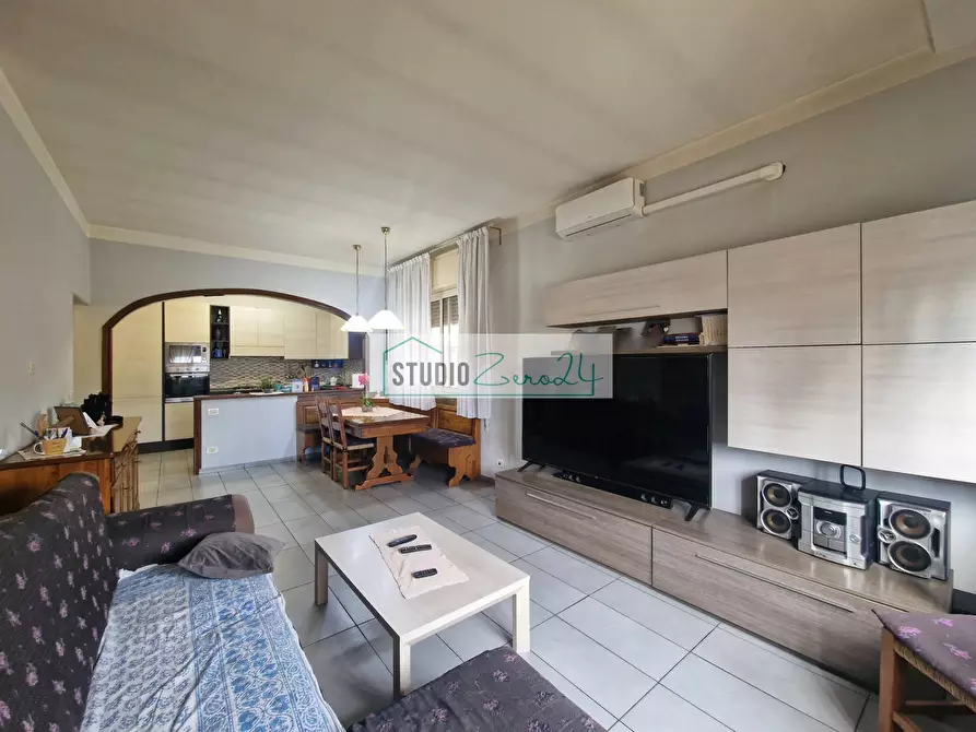 Immagine 12 di Appartamento in vendita  a Camaiore