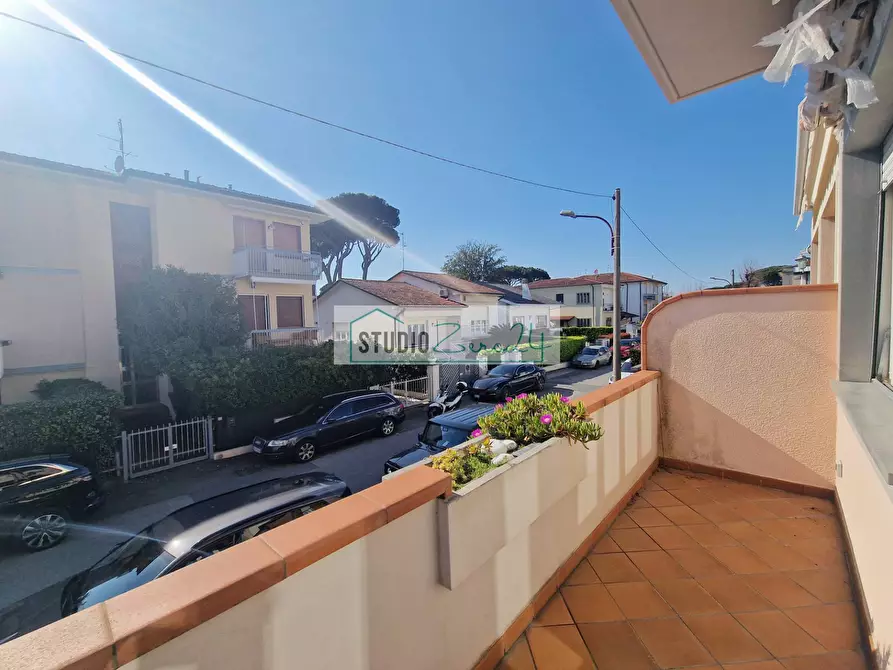 Immagine 11 di Casa semindipendente in vendita  in via Marconi a Camaiore