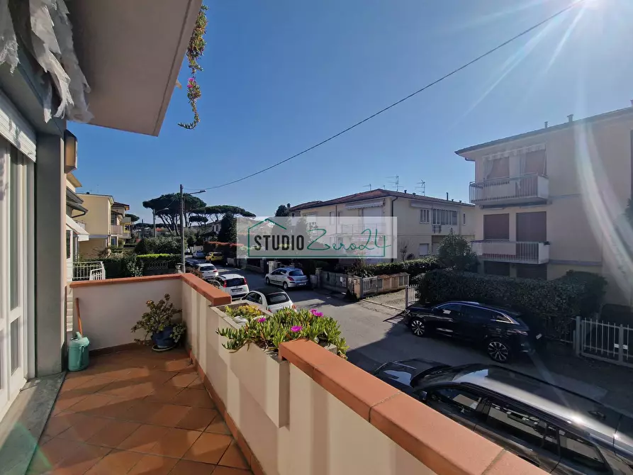 Immagine 12 di Casa semindipendente in vendita  in via Marconi a Camaiore