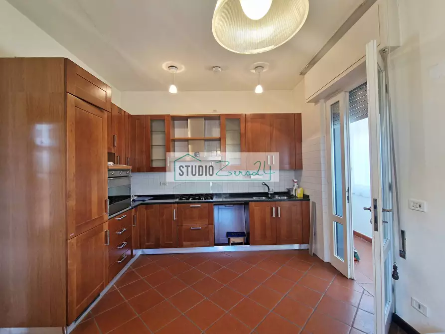 Immagine 15 di Casa semindipendente in vendita  in via Marconi a Camaiore