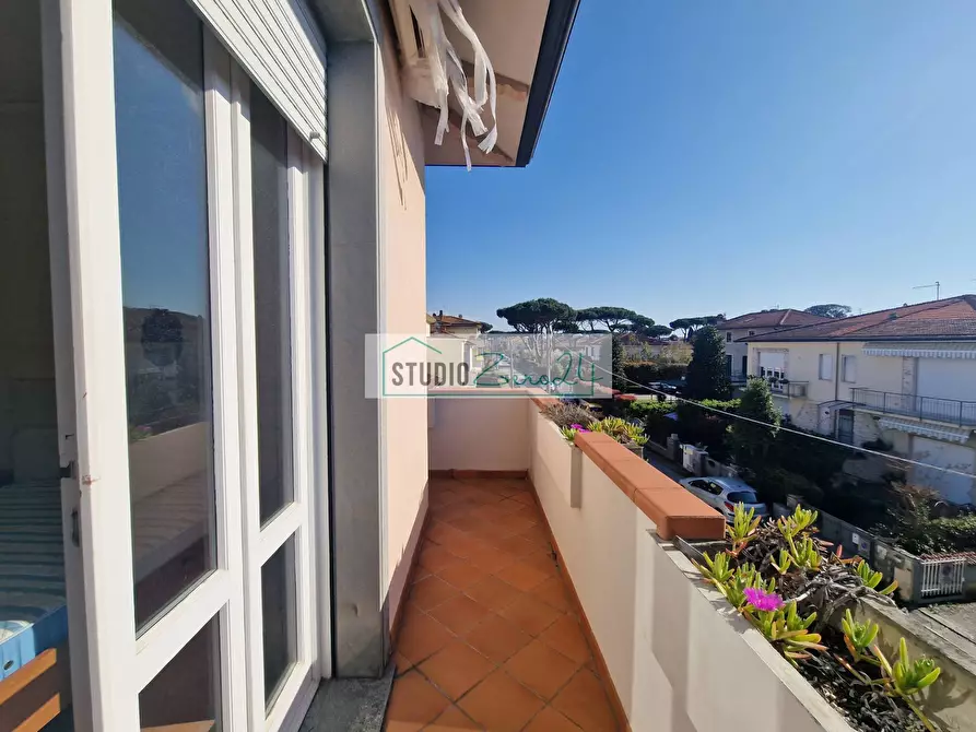 Immagine 28 di Casa semindipendente in vendita  in via Marconi a Camaiore