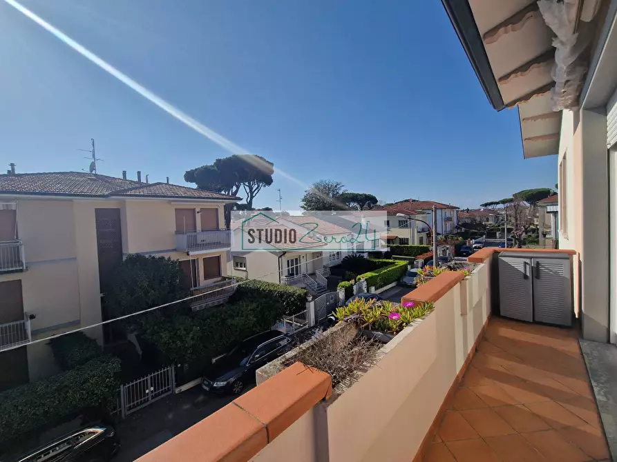 Immagine 29 di Casa semindipendente in vendita  in via Marconi a Camaiore