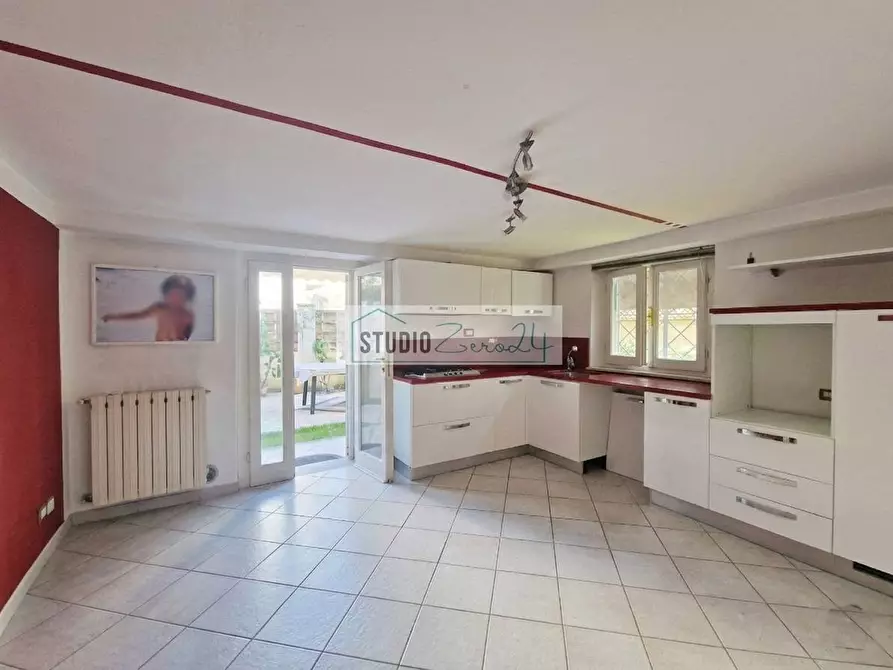 Immagine 35 di Casa semindipendente in vendita  in via Marconi a Camaiore