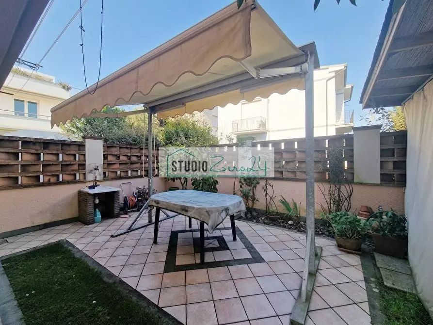 Immagine 32 di Casa semindipendente in vendita  in via Marconi a Camaiore