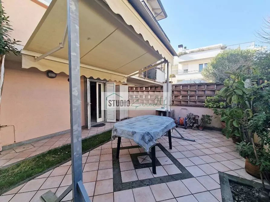 Immagine 34 di Casa semindipendente in vendita  in via Marconi a Camaiore