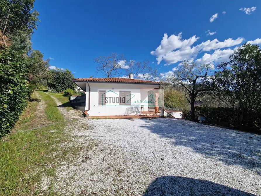 Immagine 2 di Villa in vendita  in Via del Pezzigno 15 a Camaiore