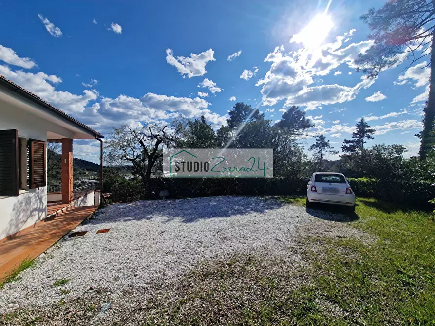 Immagine 3 di Villa in vendita  in Via del Pezzigno 15 a Camaiore