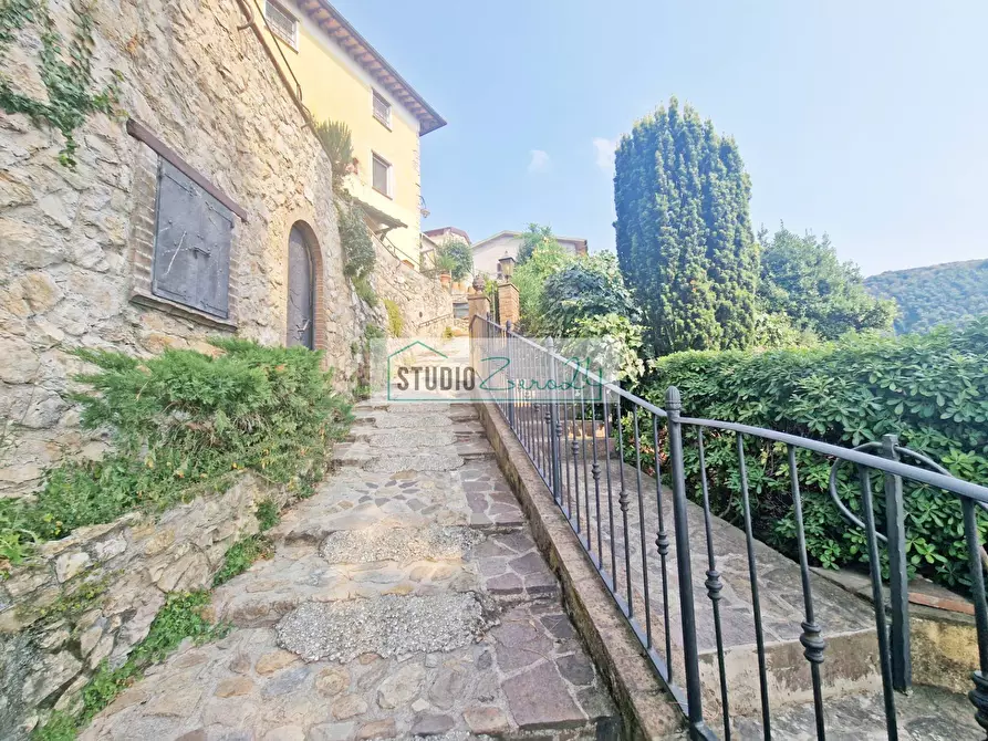 Immagine 4 di Casa semindipendente in vendita  in Via Di metato 10 a Camaiore