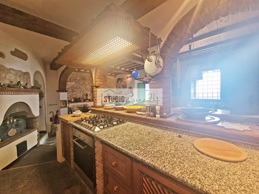 Immagine 17 di Casa semindipendente in vendita  in Via Di metato 10 a Camaiore