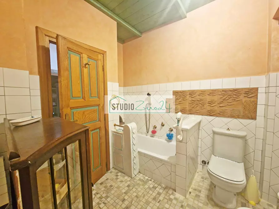 Immagine 41 di Casa semindipendente in vendita  in Via Di metato 10 a Camaiore